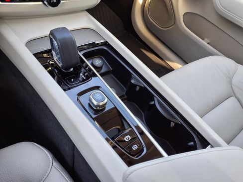 Certified 2024 Volvo XC60 B5 Plus w/ Protection Package Premier image 24