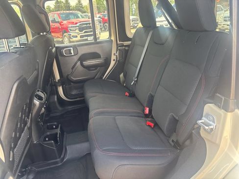 Used 2022 Jeep Wrangler Unlimited Rubicon AWD/4WD image 18