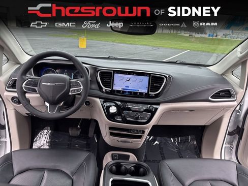 Used 2024 Chrysler Pacifica Touring-L w/ Road Tripper Package image 43