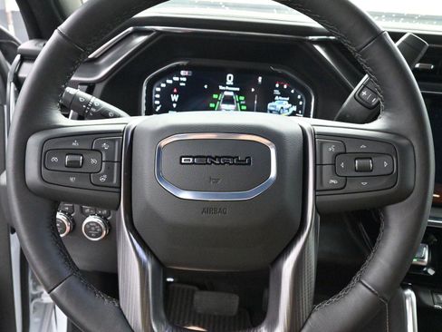 Used 2025 GMC Sierra 2500 Denali Ultimate image 17