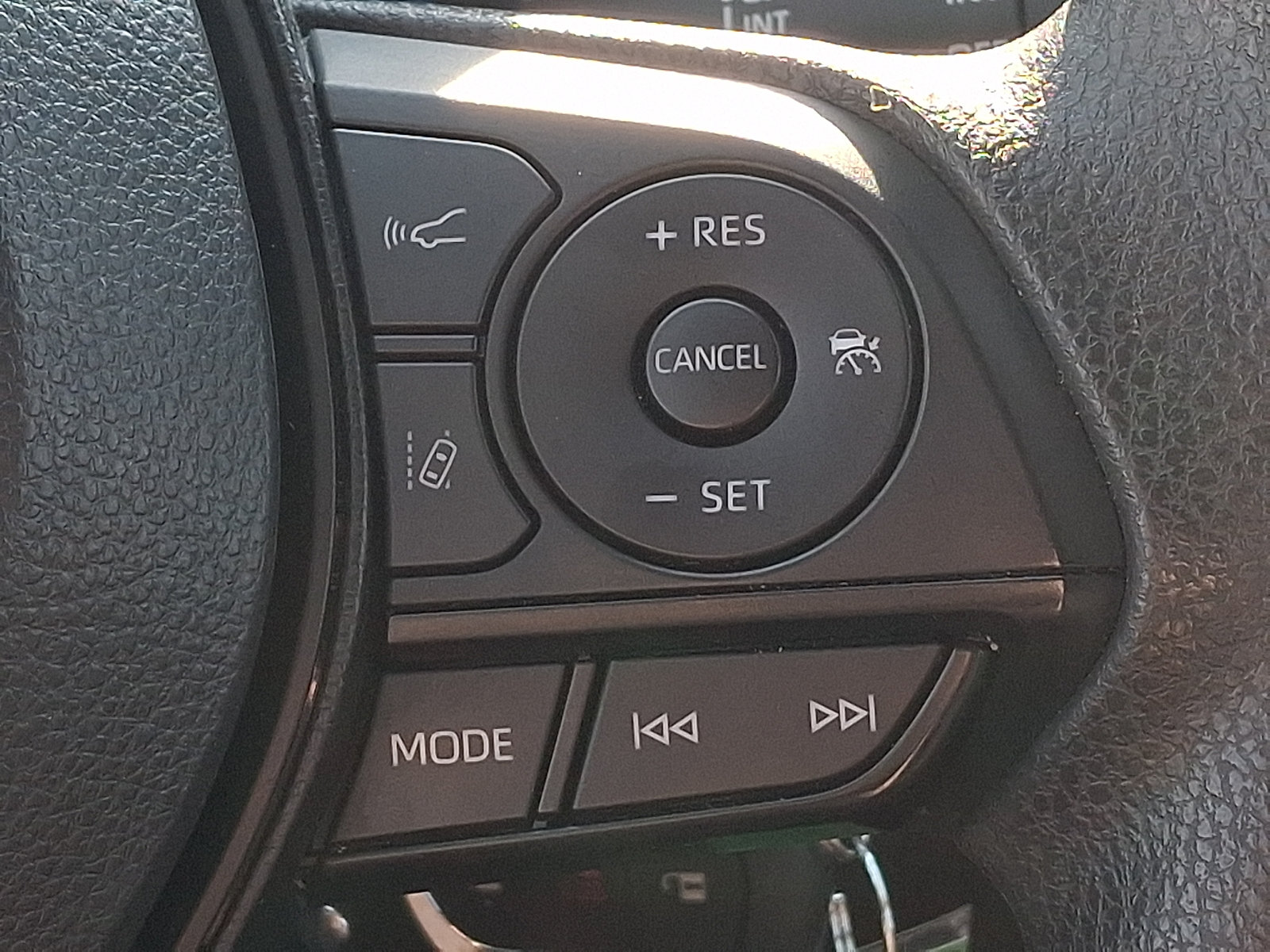 Used 2025 Toyota RAV4 LE AWD/4WD image 22