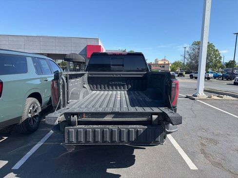 Used 2025 GMC Sierra 2500 AT4 w/ AT4 Premium Plus Package AWD/4WD image 9