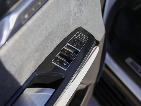 Certified 2025 Cadillac Escalade V w/ LPO, ONYX Package image 21