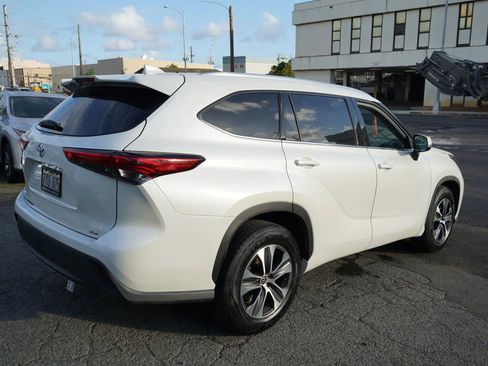 Used 2020 Toyota Highlander XLE FWD image 24