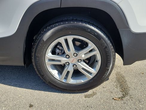 Used 2023 GMC Terrain SLE FWD image 25