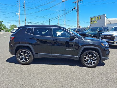 Used 2025 Jeep Compass Limited AWD/4WD image 8