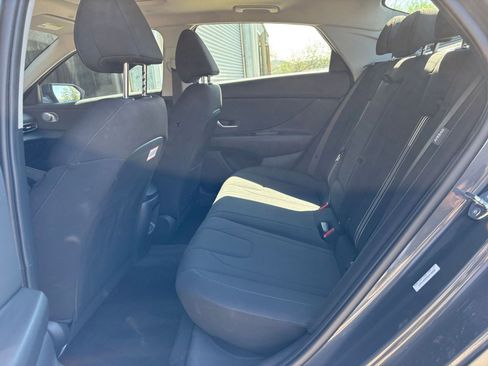 Used 2025 Hyundai Elantra SEL image 25