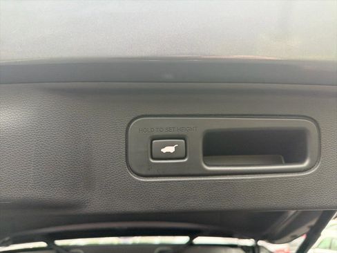 Used 2025 Honda Pilot Touring image 13