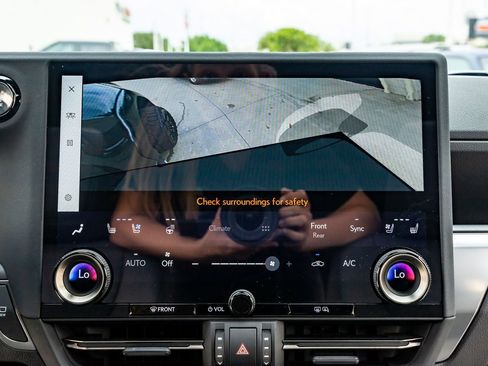 Used 2024 Lexus GX 550 w/ Accessory Package (31) AWD/4WD image 25