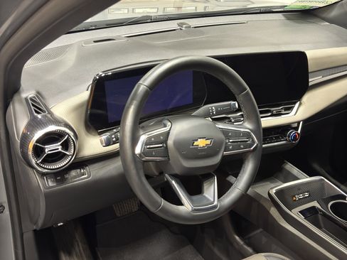 Used 2025 Chevrolet Equinox LT w/ Convenience Package II image 18