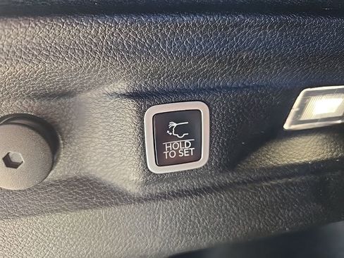 Used 2025 Jeep Grand Cherokee L Altitude image 54