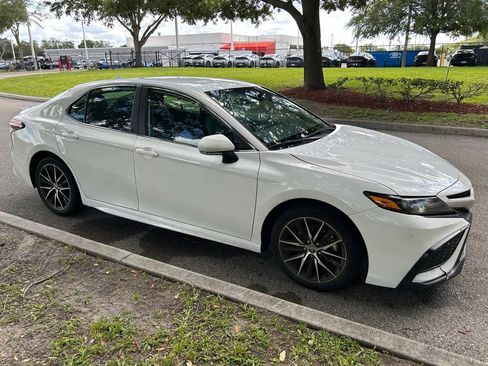 Used 2023 Toyota Camry SE FWD image 8