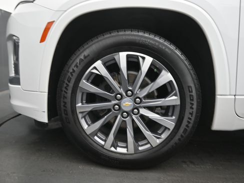 Used 2023 Chevrolet Traverse Premier image 11