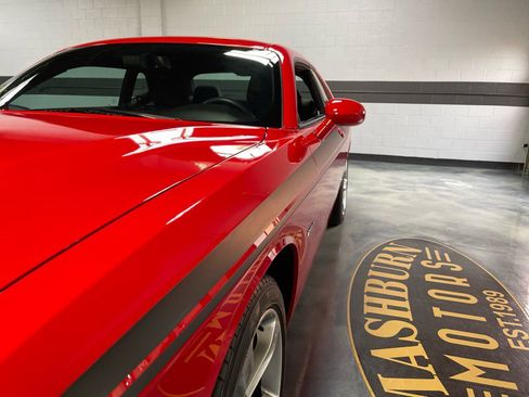 Used 2015 Dodge Challenger R/T w/ Quick Order Package 28B R/T image 3