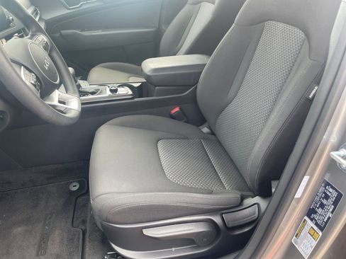 Used 2025 Kia Sportage LX FWD image 25