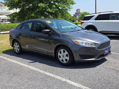 Certified 2018 Ford Focus S FWD image 4