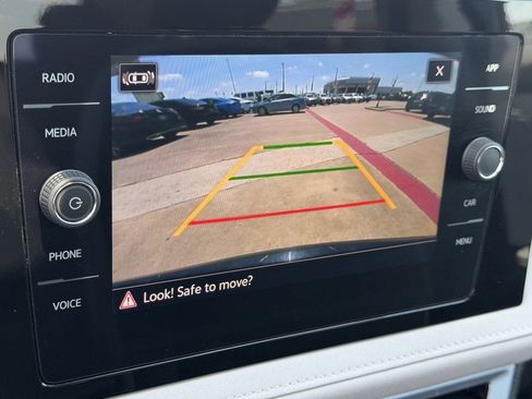 Used 2025 Volkswagen Taos SE FWD image 19