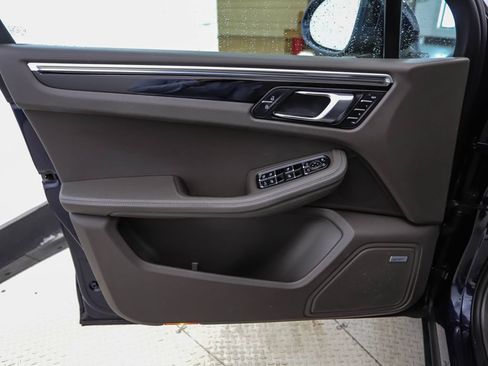 Used 2020 Porsche Macan AWD/4WD image 9