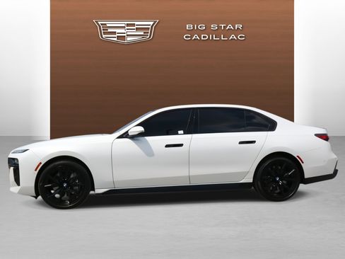 Used 2023 BMW 760i xDrive w/ Executive Package image 2