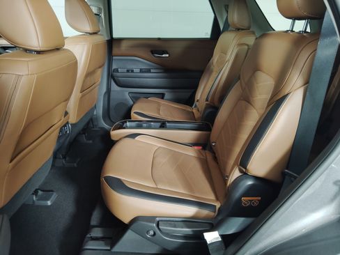 Used 2023 Nissan Pathfinder Platinum image 29