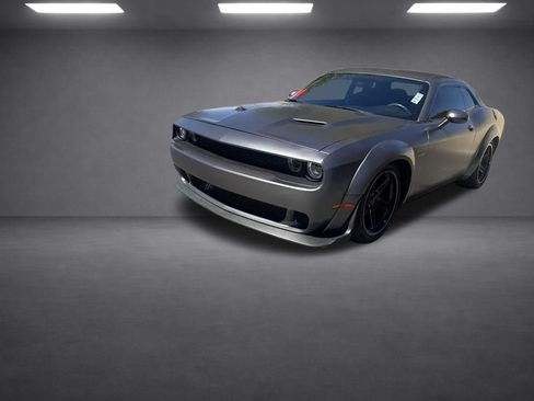 Used 2017 Dodge Challenger R/T RWD image 5