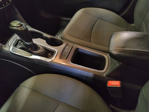 Used 2017 Chevrolet Cruze LT w/ Convenience Package FWD image 26