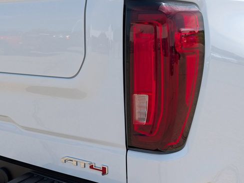Used 2023 GMC Sierra 1500 AT4 w/ AT4 Premium Package AWD/4WD image 17
