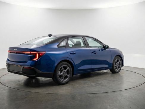 Used 2025 Kia K4 LXS image 9