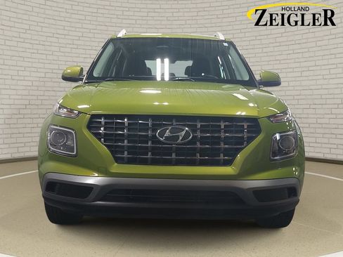 Certified 2024 Hyundai Venue SEL FWD image 2