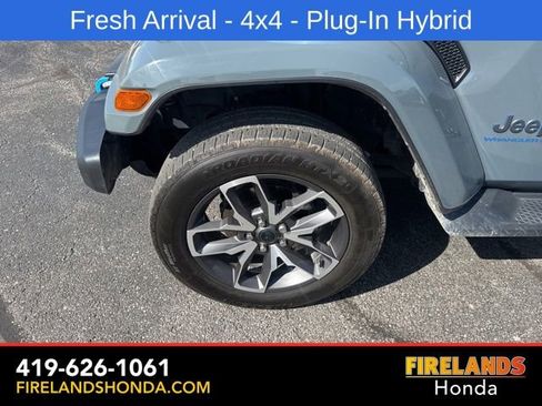 Used 2024 Jeep Wrangler Unlimited w/ Convenience Group AWD/4WD image 11