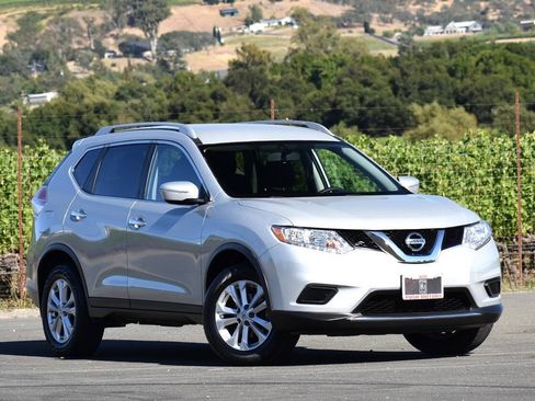 Used 2015 Nissan Rogue SV AWD/4WD image 2