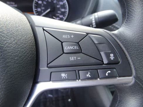 Used 2025 Nissan Sentra SV FWD image 18