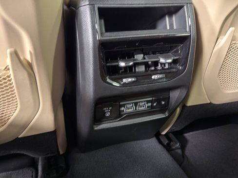 Used 2023 Jeep Grand Cherokee Limited AWD/4WD image 13