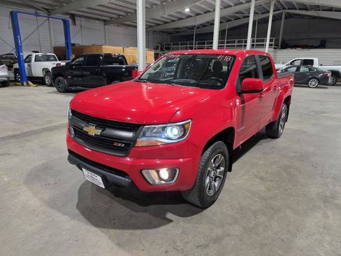 Used 2017 Chevrolet Colorado Z71 AWD/4WD image 2