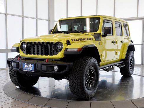 Used 2024 Jeep Wrangler Unlimited Rubicon AWD/4WD image 4