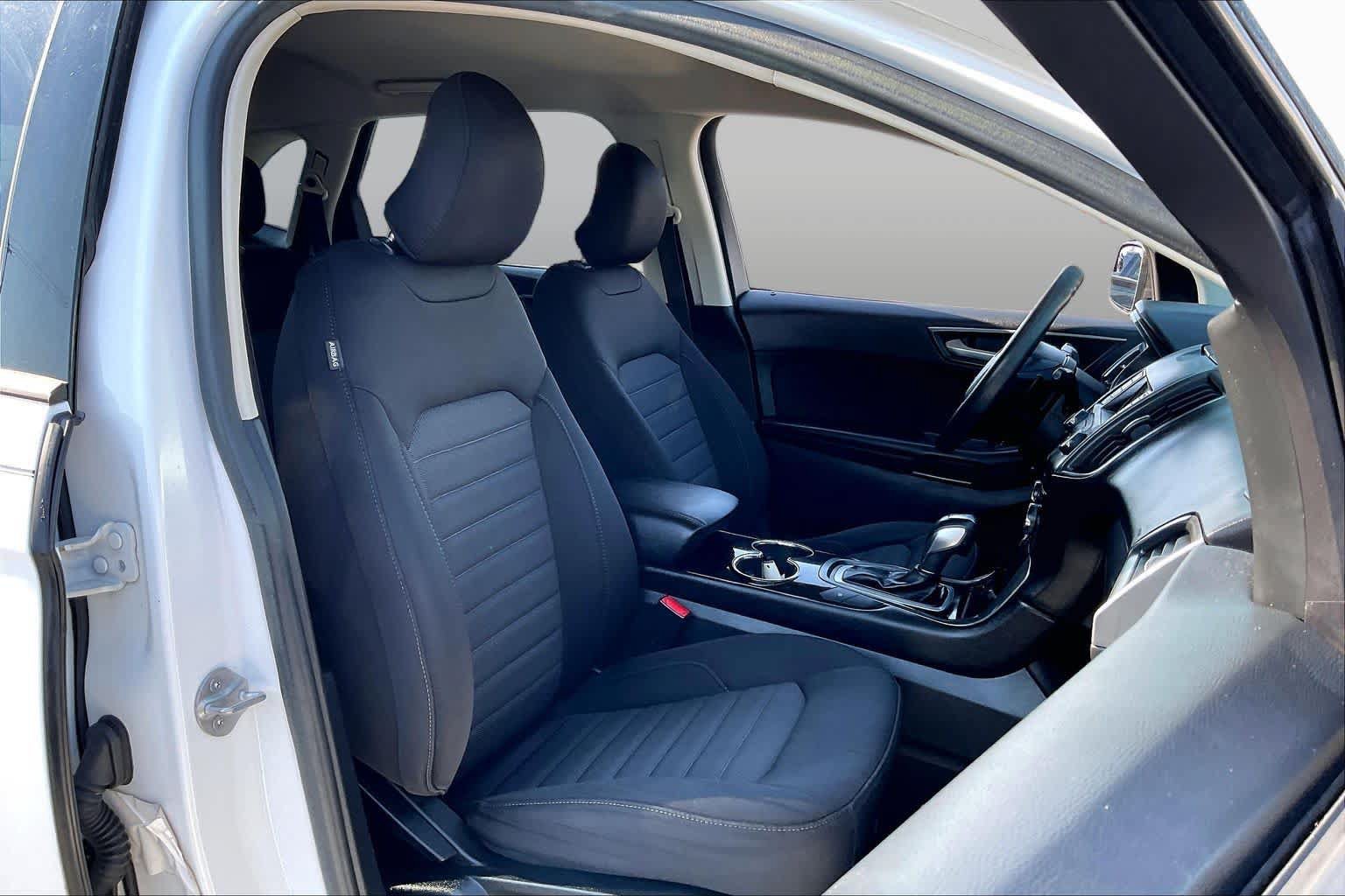 Used 2016 Ford Edge SE FWD image 9
