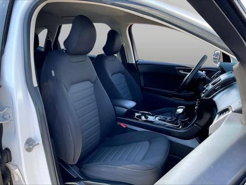 Used 2016 Ford Edge SE FWD image 9