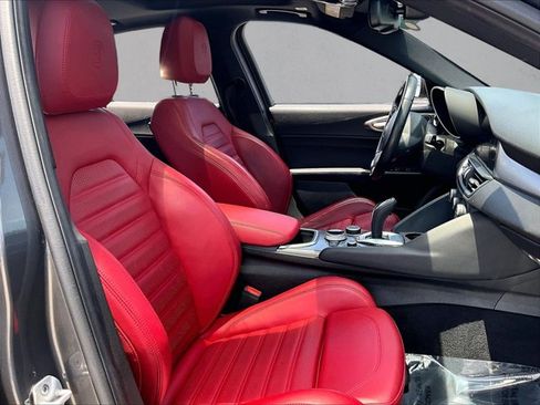 Used 2024 Alfa Romeo Giulia Ti w/ Performance Driving Package RWD image 9