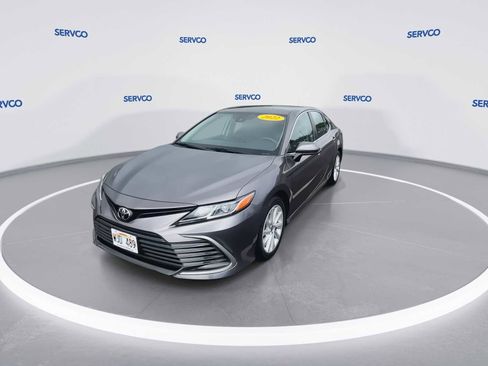 Used 2022 Toyota Camry LE FWD image 3