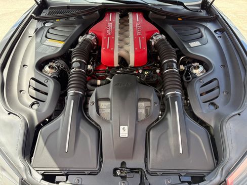 Used 2017 Ferrari GTC4Lusso AWD/4WD image 32