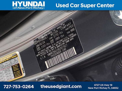 Used 2024 Hyundai Venue Limited FWD image 31