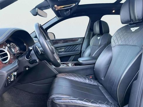 Used 2017 Bentley Bentayga image 27