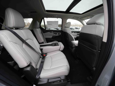 New 2025 Honda Pilot Touring image 25