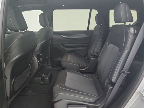 New 2025 Jeep Grand Cherokee L Laredo image 31