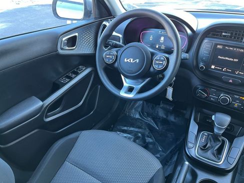 Used 2025 Kia Soul LX w/ LX Technology Package image 30