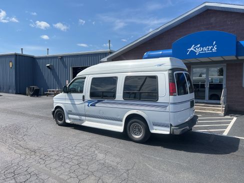 Used 1997 Chevrolet Express 1500 RWD image 3
