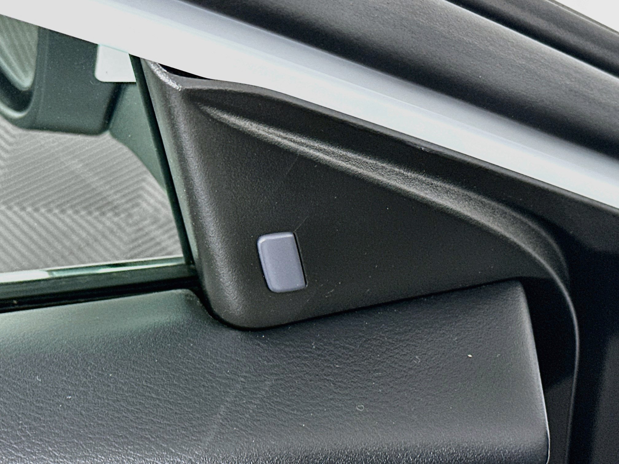 Used 2025 Nissan Sentra SV FWD image 16