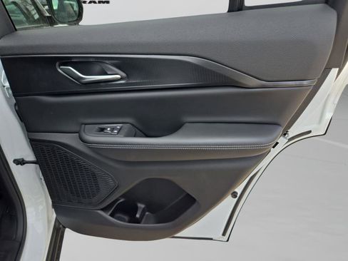 New 2025 Jeep Grand Cherokee Altitude RWD image 28