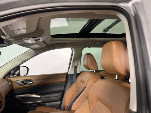Used 2024 Nissan Pathfinder Platinum w/ Cargo Package image 20