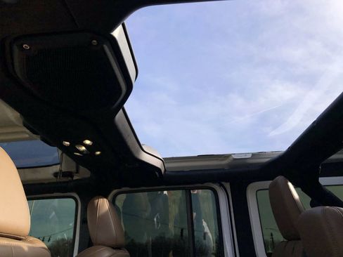 Used 2021 Jeep Wrangler Unlimited Sahara image 24